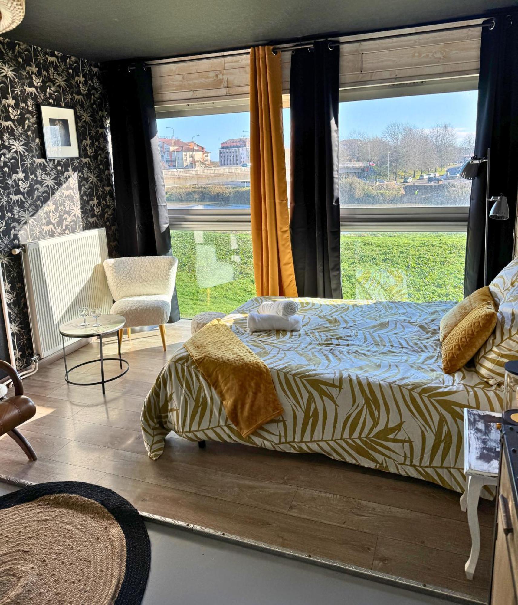 Majestic - Wifi - Parking - Vue Apartment Дакс Екстериор снимка